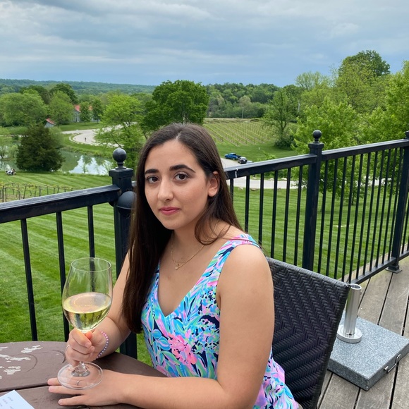 Meet your Posher, Hayley - Picture 2 of 5